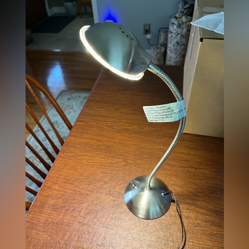 Adjustable LED lamp - Picture 3 of 9